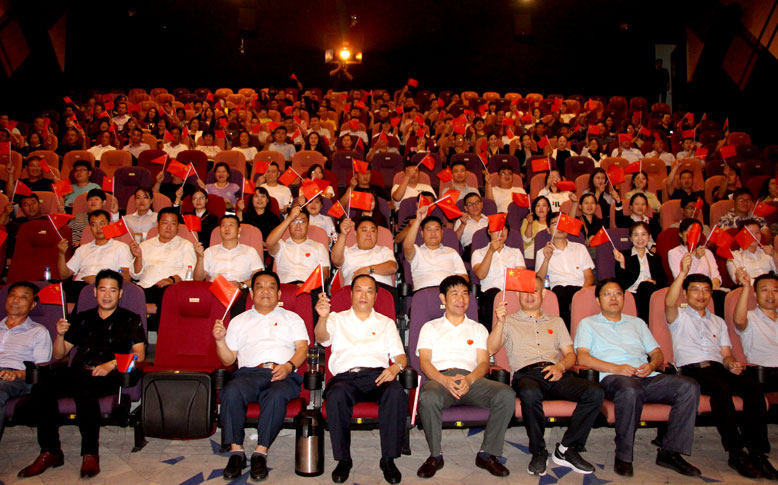 慶祝中國(guó)成立70周年，觀影《我和我的祖國(guó)》